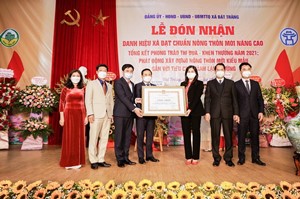 Xã Bát Tràng đón nhận danh hiệu xã đạt chuẩn nông thôn mới nâng cao